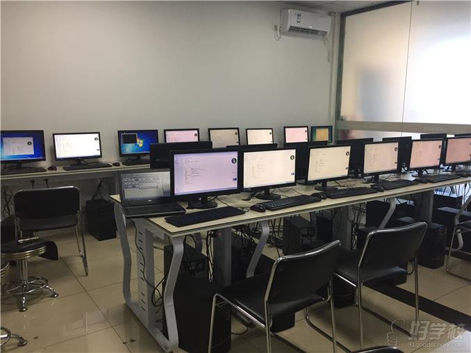 深圳WEB前端工程师培训 掌握计算机技术的实干路径